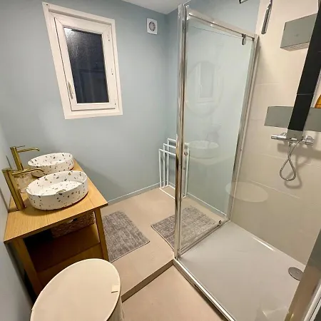 Bignone Piscine Sans Vis A Vis *