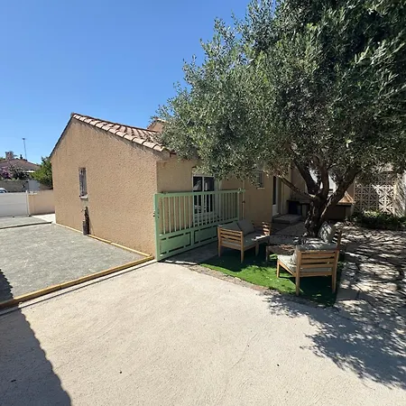 Bignone Piscine Sans Vis A Vis 빌라 *