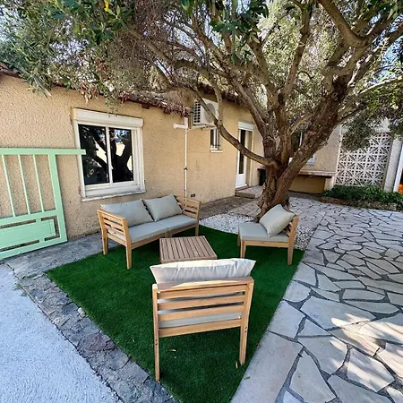 Bignone Piscine Sans Vis A Vis *